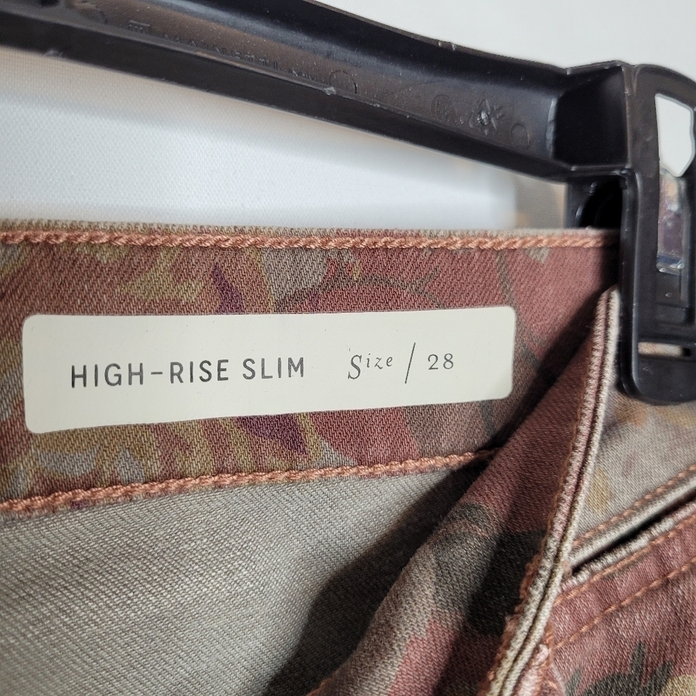 Host Pick 🥳 Pilcro Rose Print Denim Jeans - Picture 10 of 14